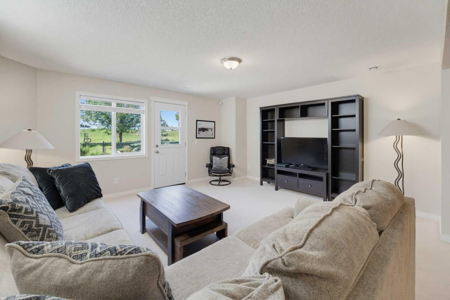 111 Invermere Close 