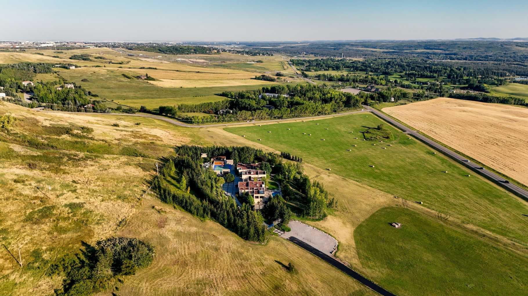 25102 Lower Springbank Road 