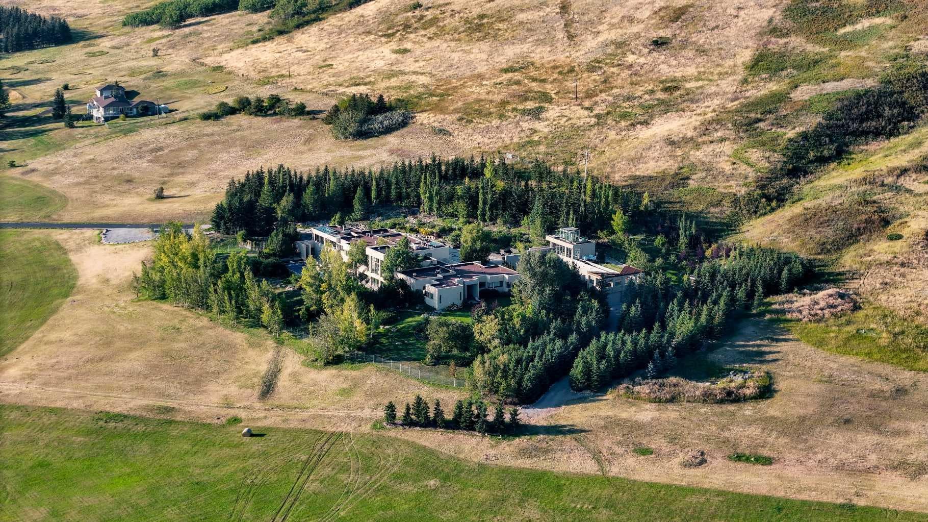 25102 Lower Springbank Road 