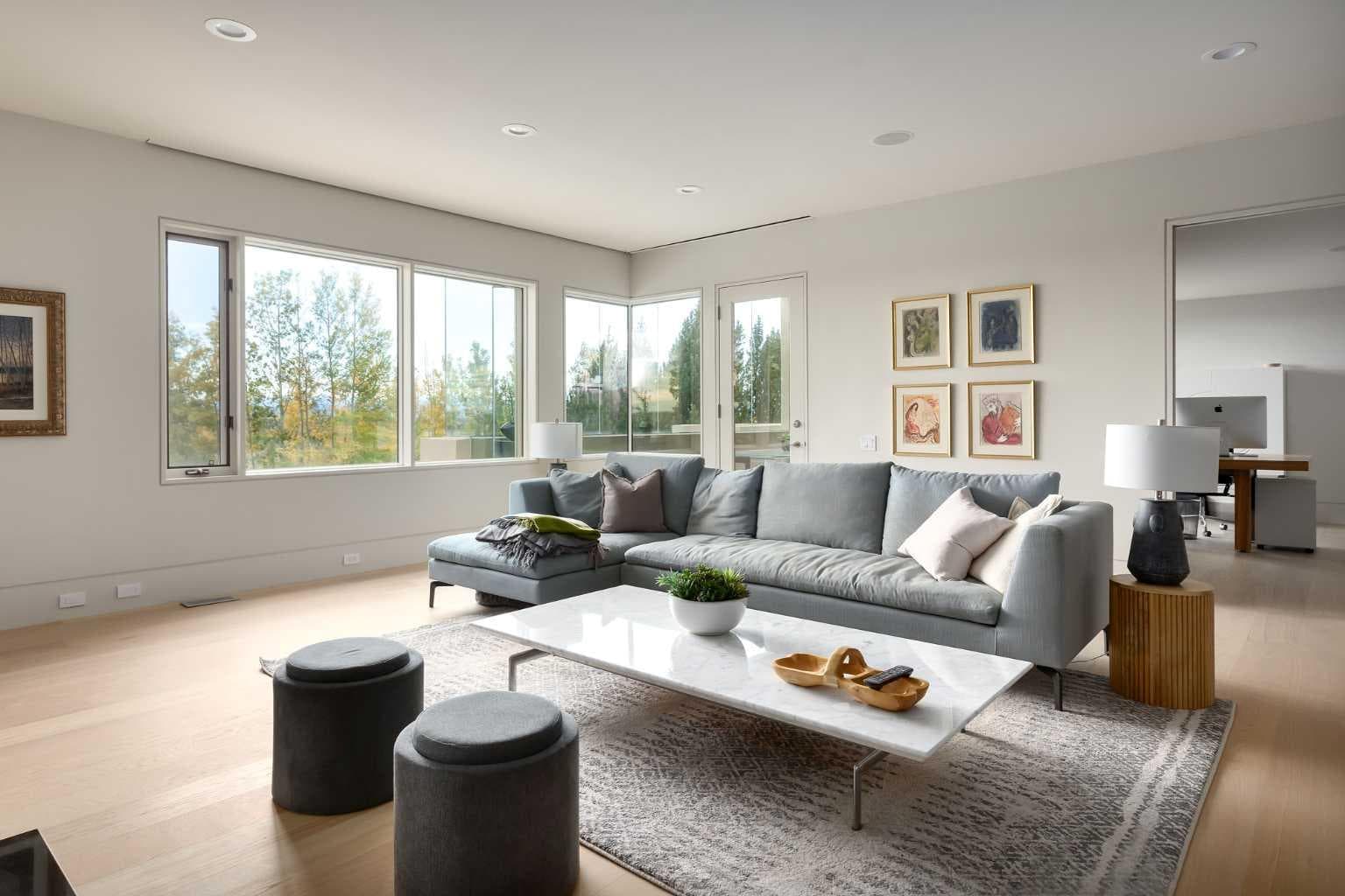 25102 Lower Springbank Road 