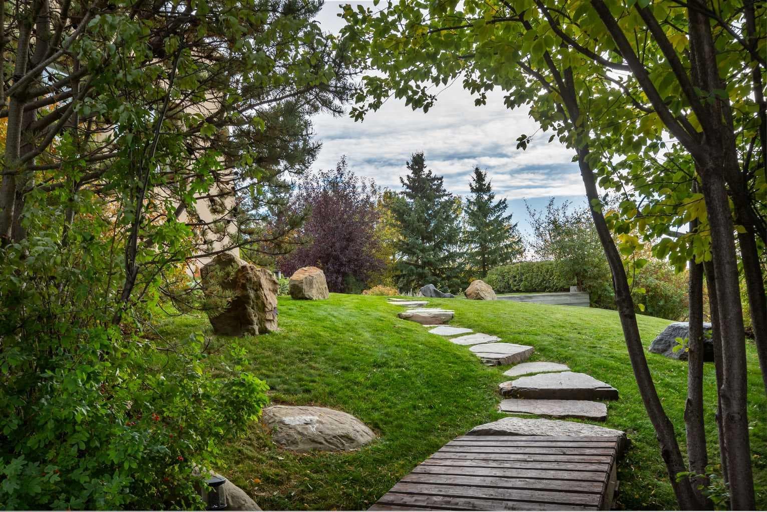 25102 Lower Springbank Road 