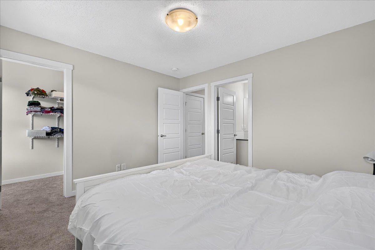 246 Cranbrook Square SE