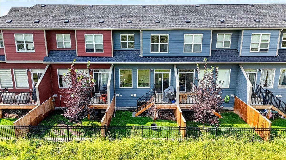 246 Cranbrook Square SE