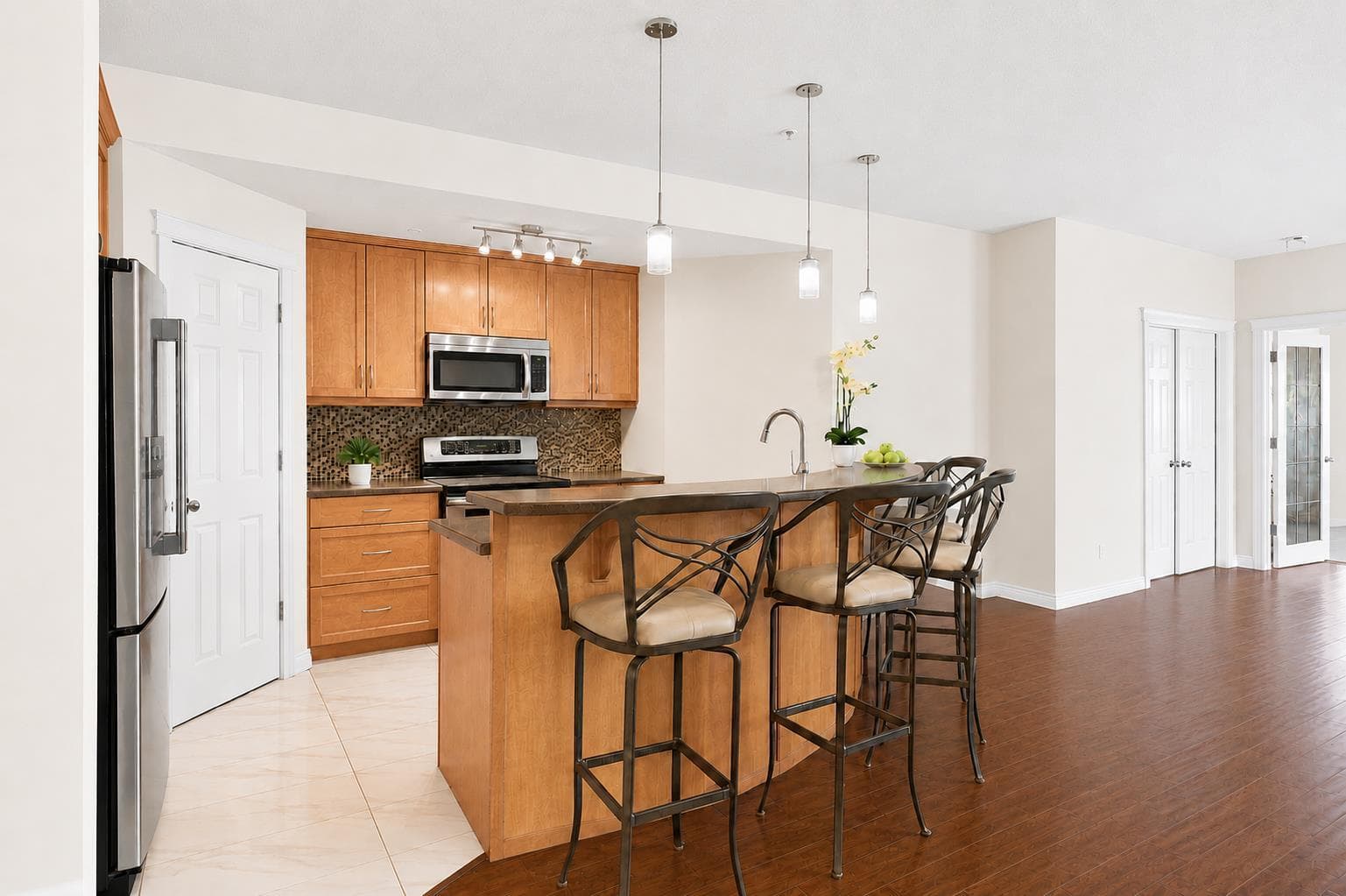 7305, 14 Hemlock Crescent SW