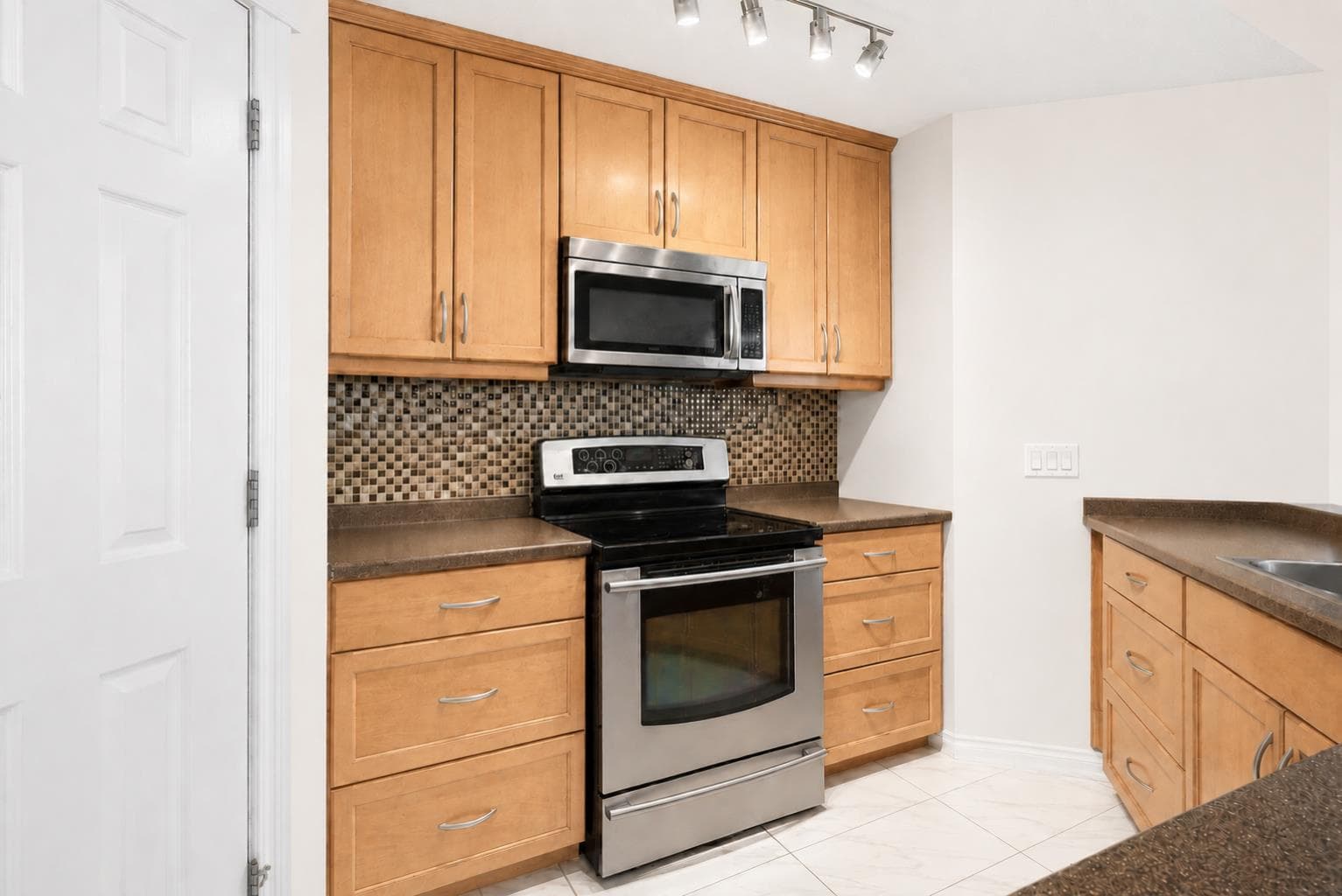 7305, 14 Hemlock Crescent SW