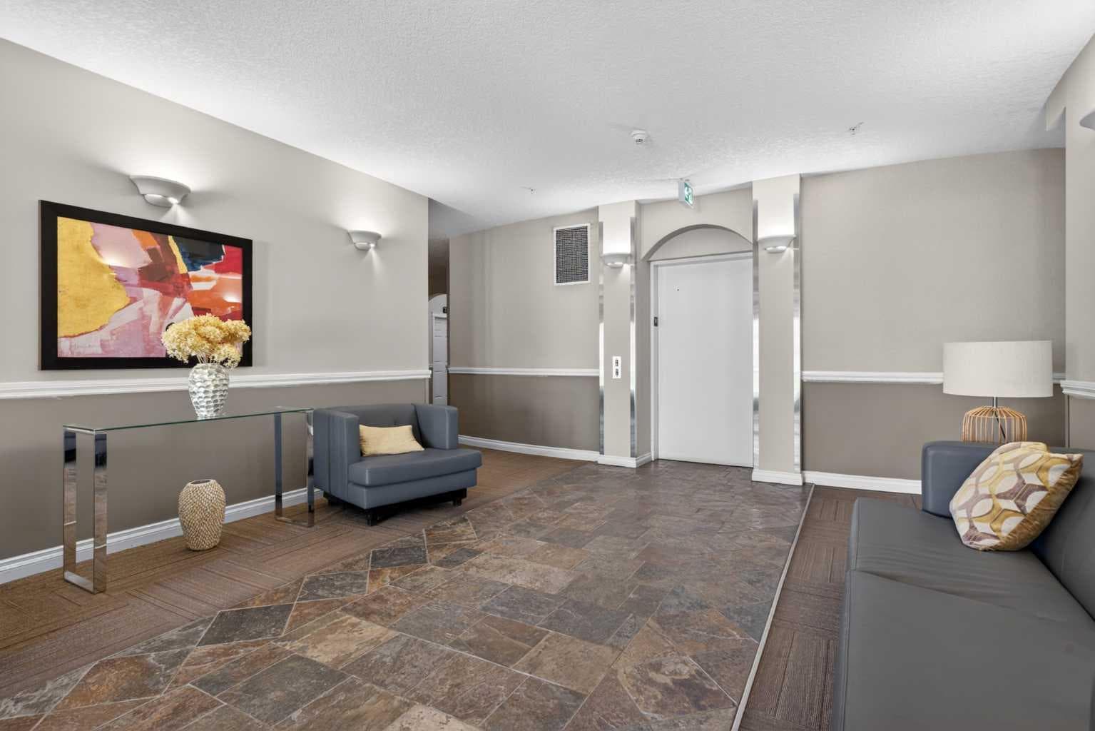 7305, 14 Hemlock Crescent SW