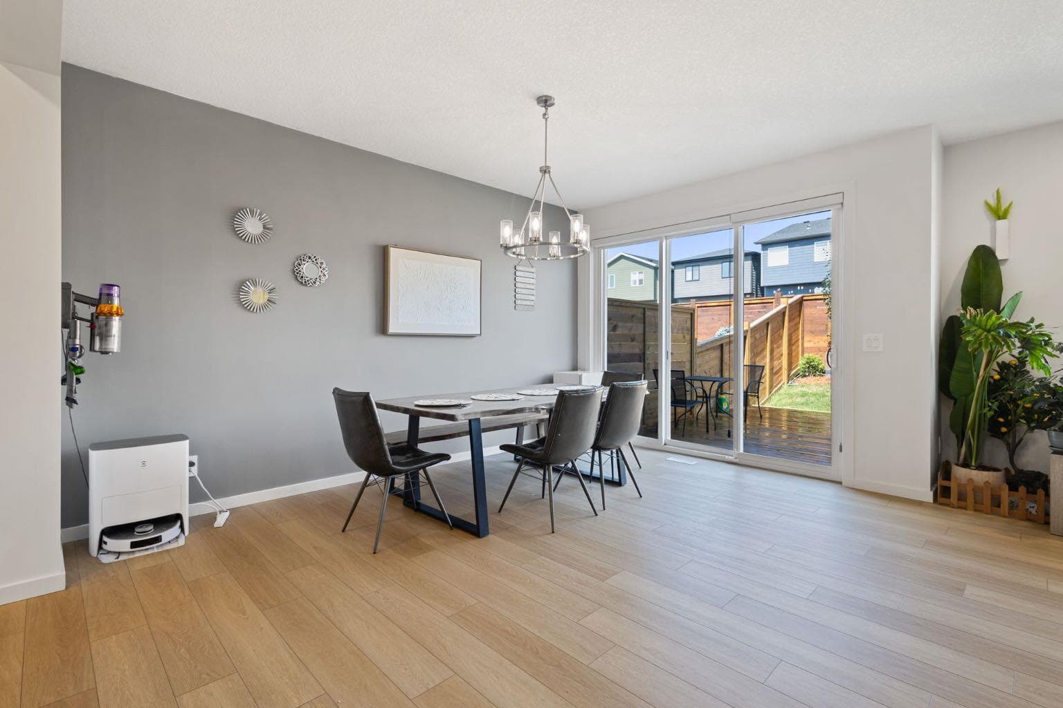 147 Royston Rise NW