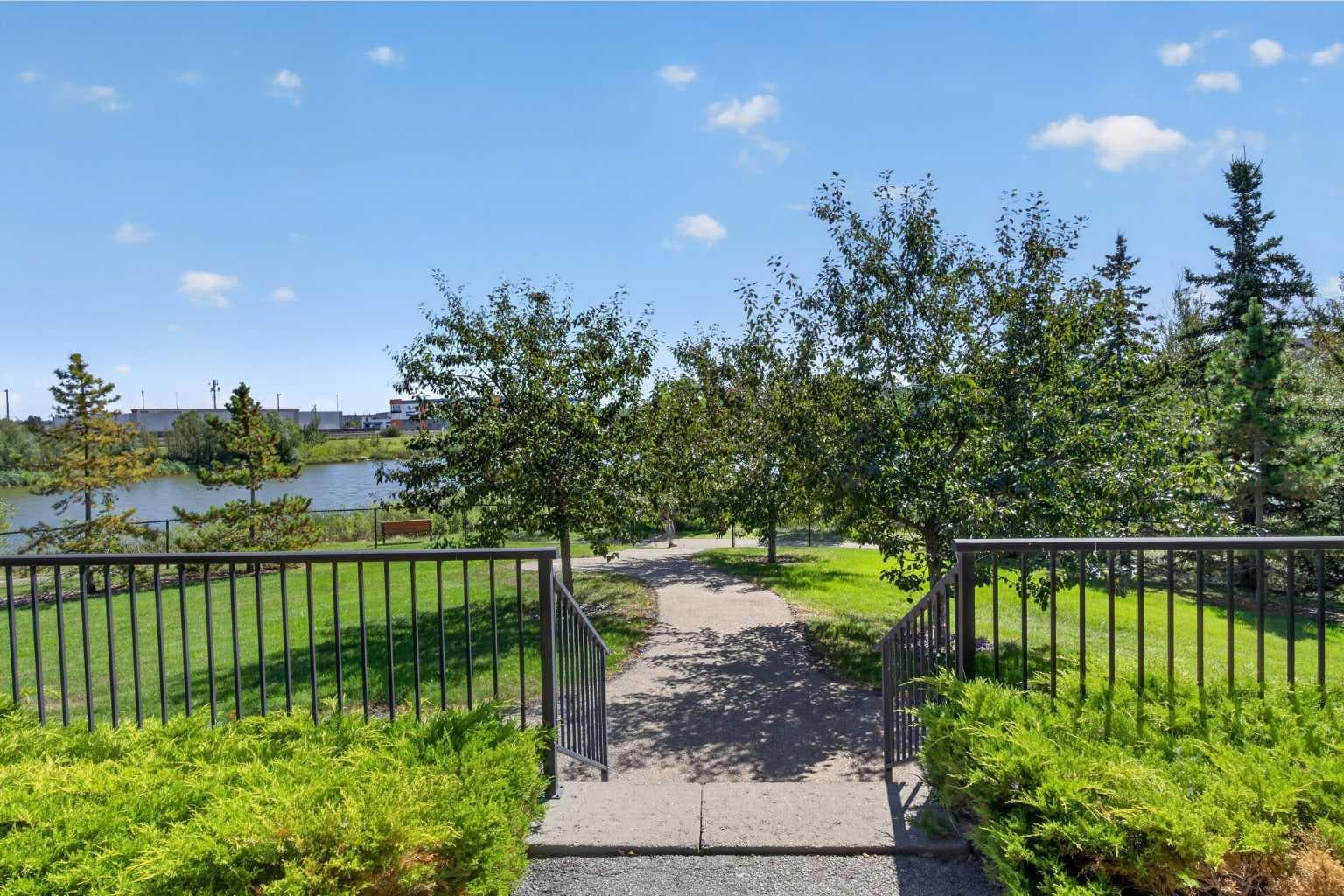 202, 110 Coopers Common SW