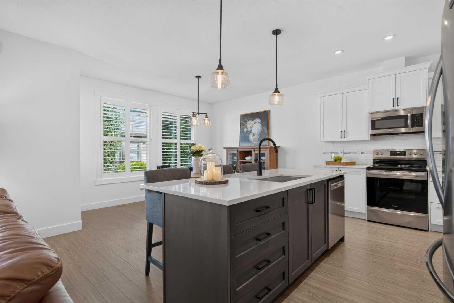 202, 110 Coopers Common SW