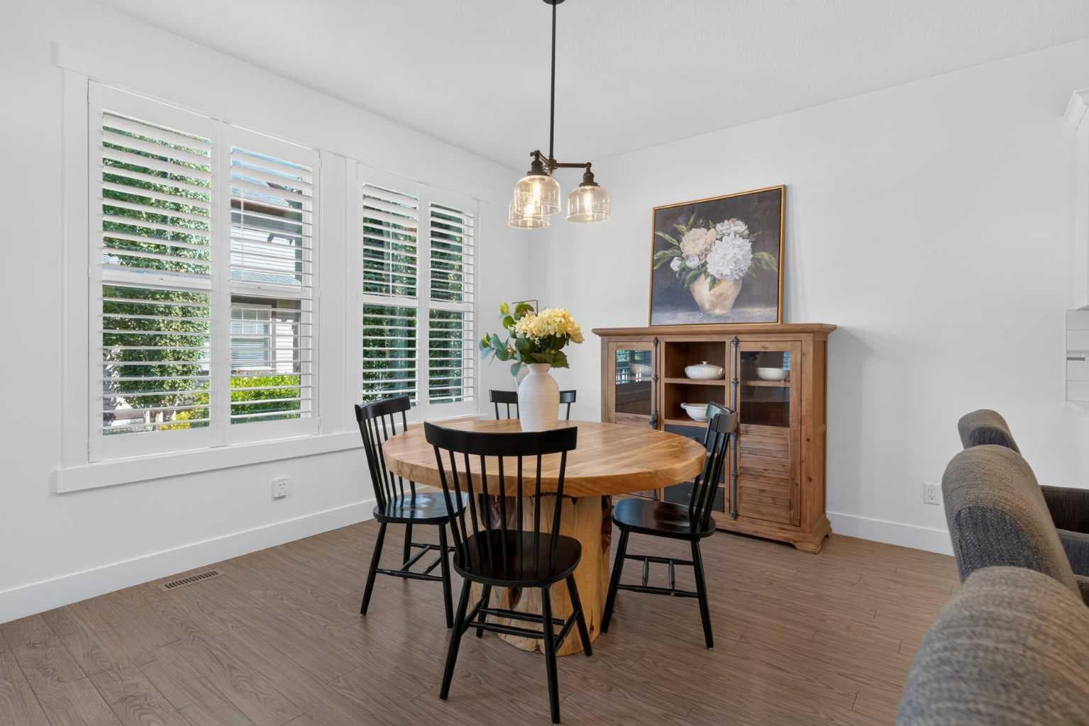202, 110 Coopers Common SW
