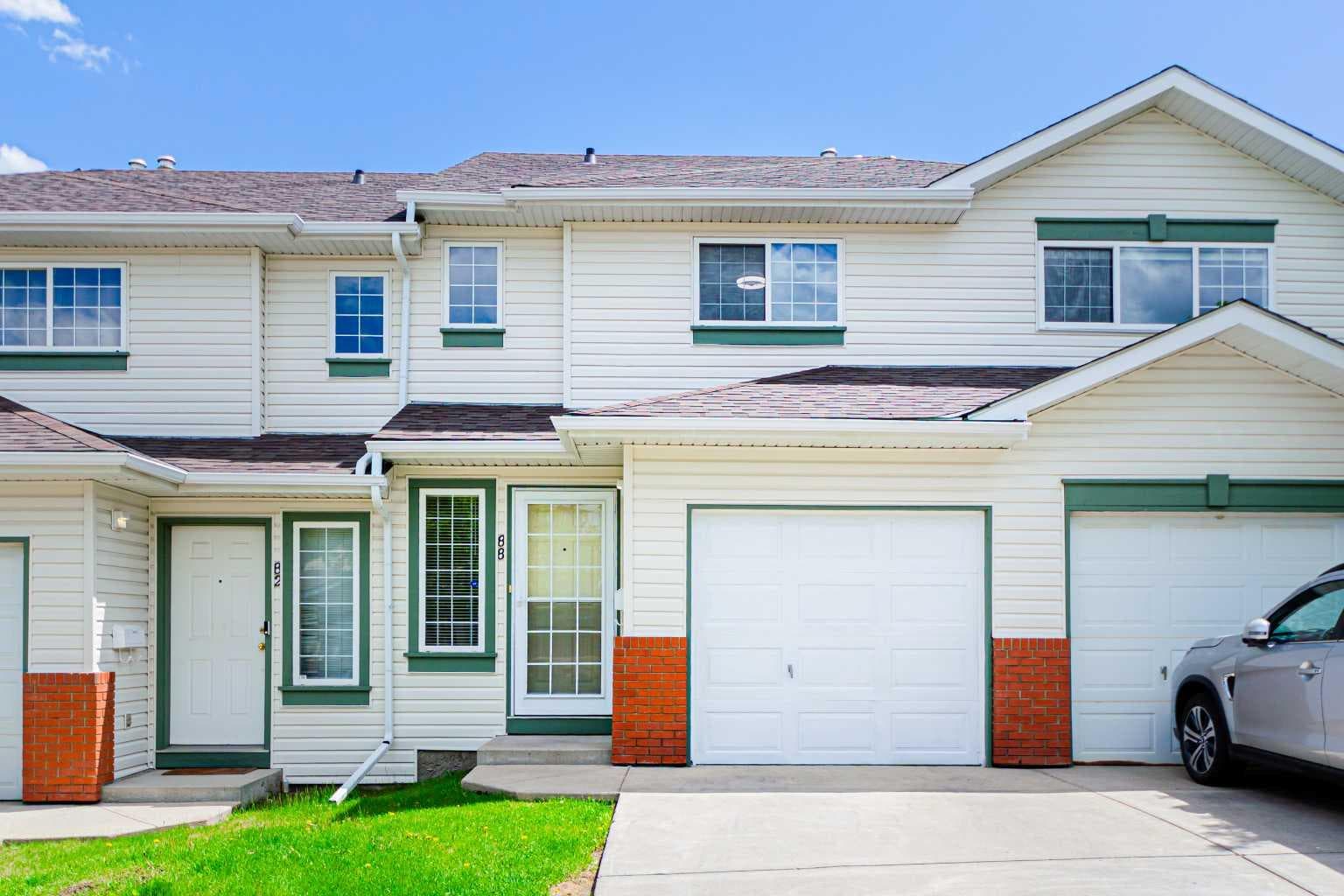 88 Country Hills Villas NW