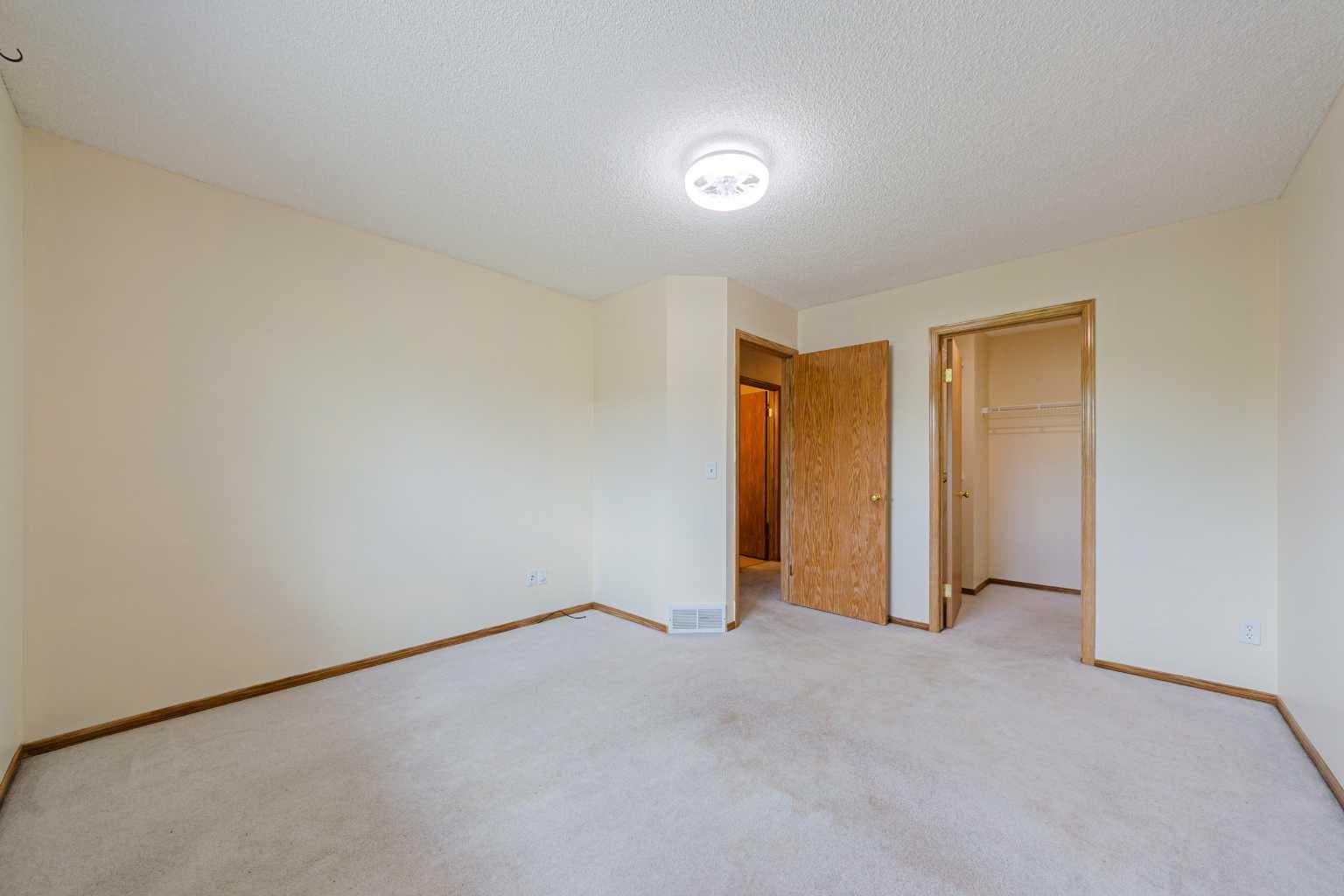 88 Country Hills Villas NW