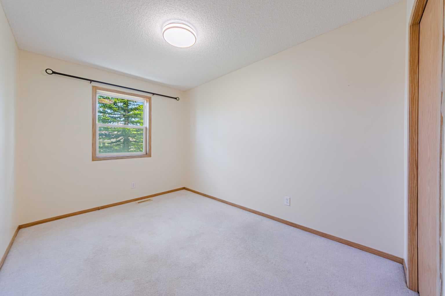 88 Country Hills Villas NW