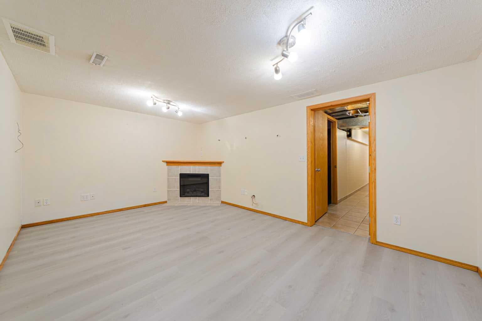 88 Country Hills Villas NW