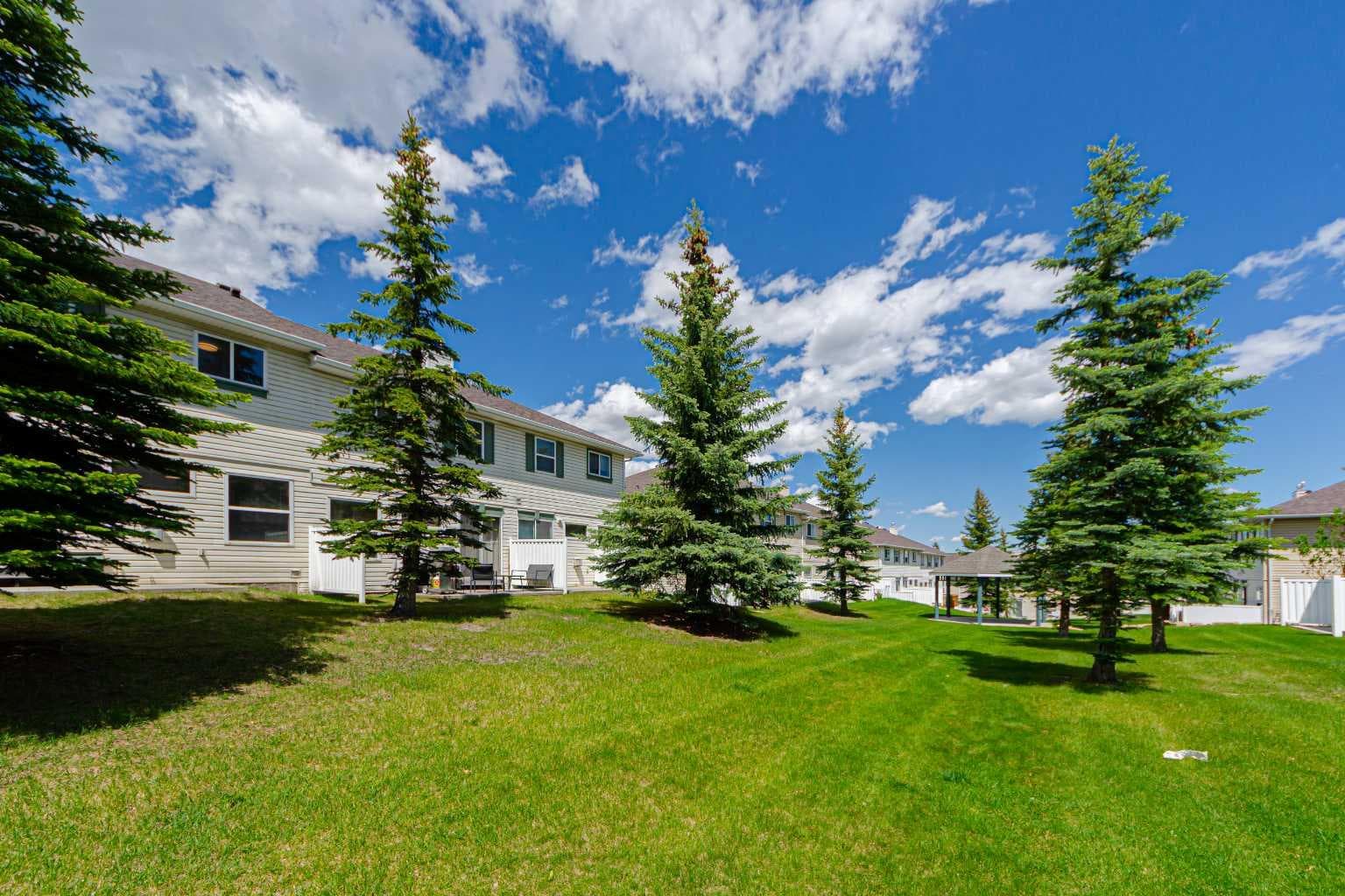 88 Country Hills Villas NW