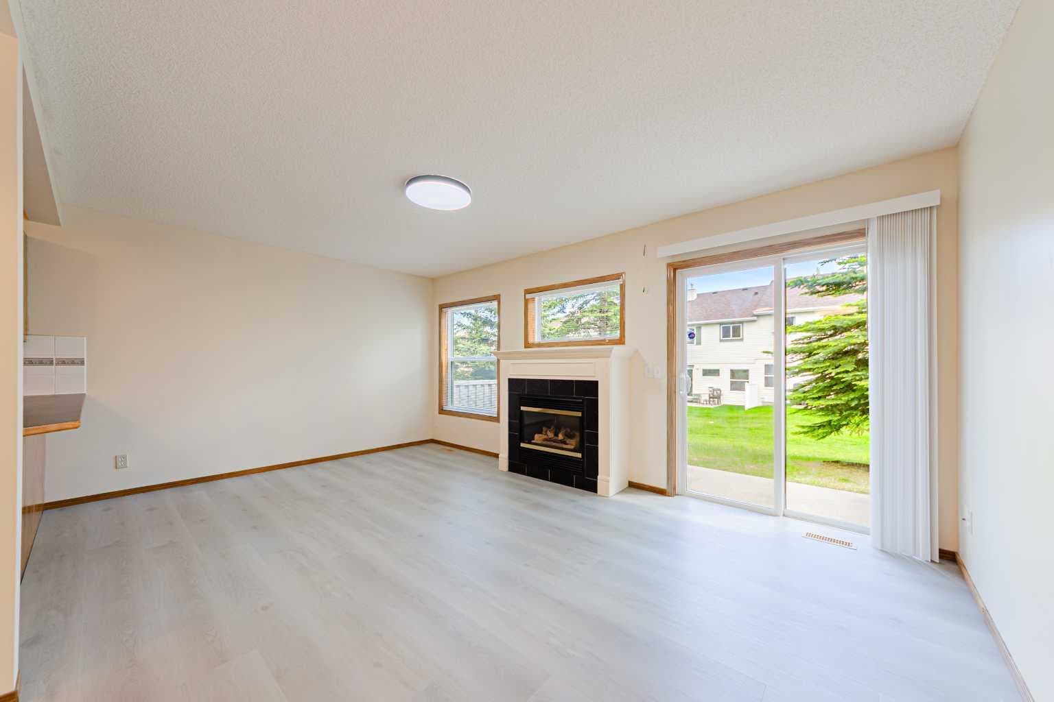 88 Country Hills Villas NW