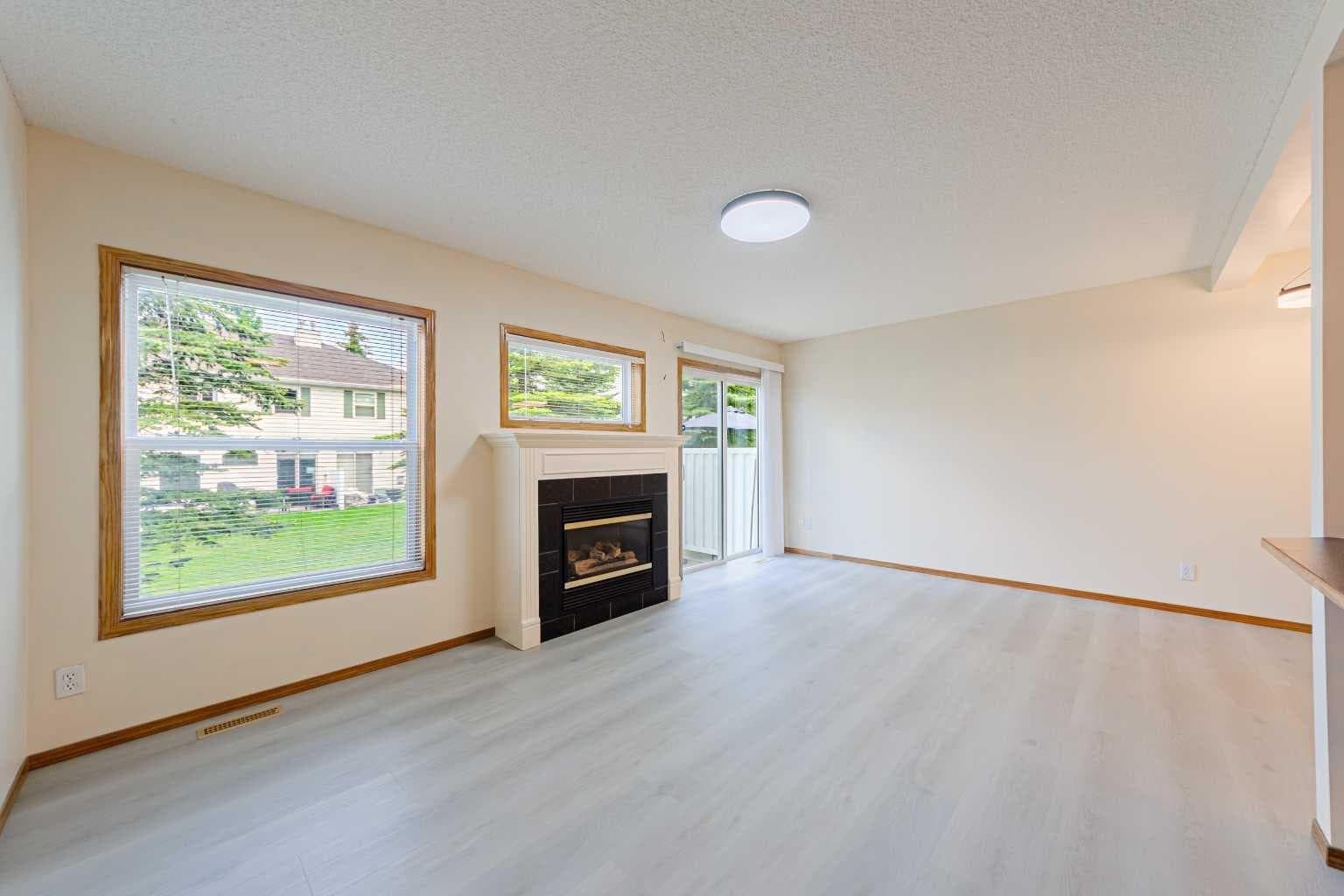 88 Country Hills Villas NW