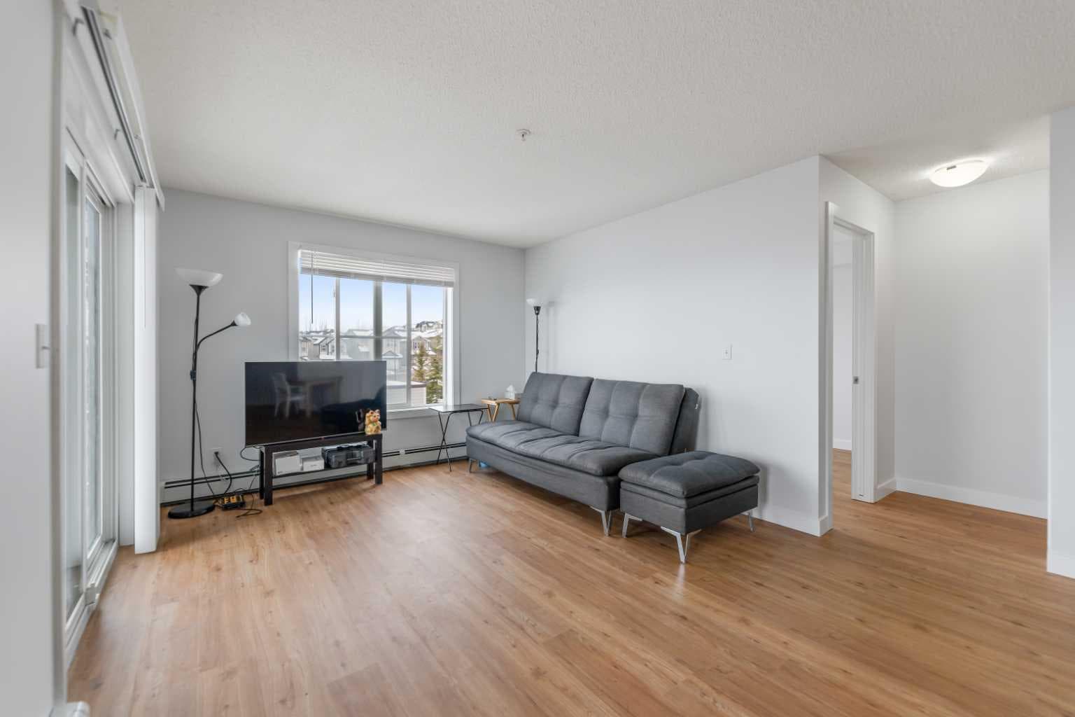 224, 195 Kincora Glen Road 
