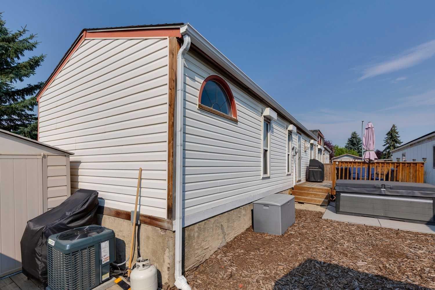 25 Erin Woods Circle SE
