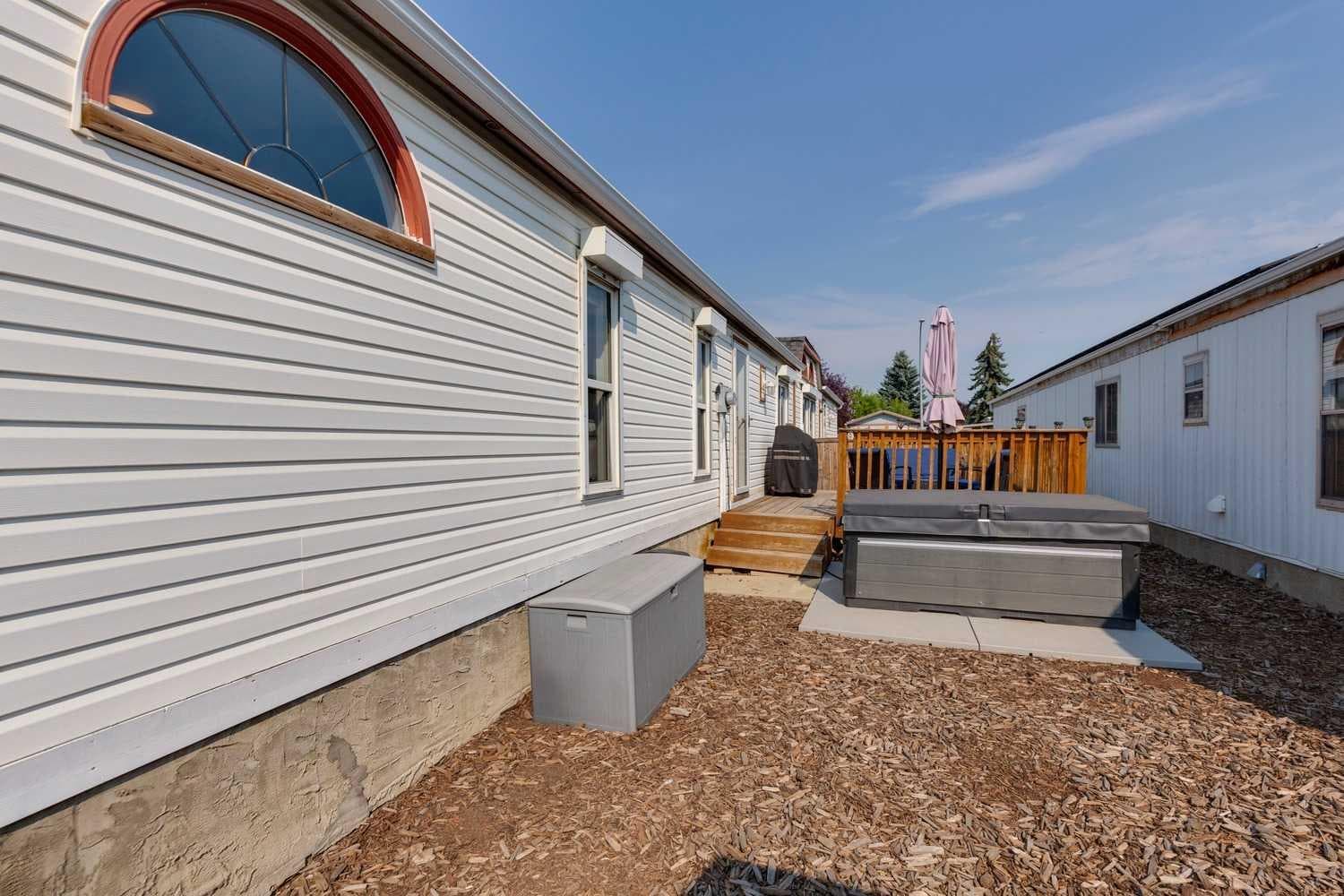 25 Erin Woods Circle SE