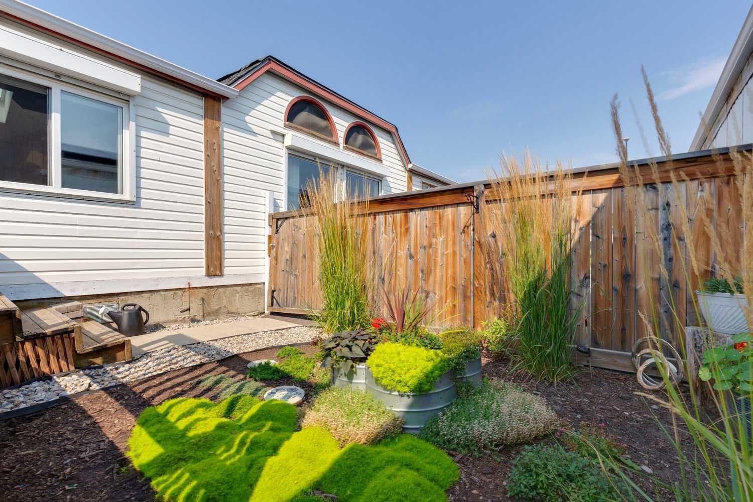 25 Erin Woods Circle SE