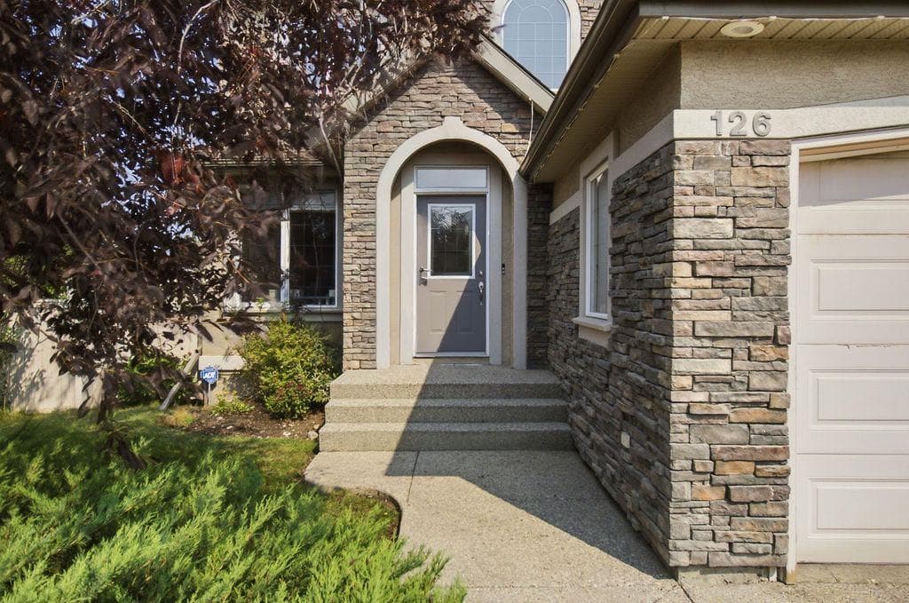 126 Evercreek Bluffs Road SW