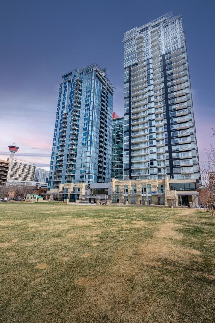 2505, 215 13 Avenue SW