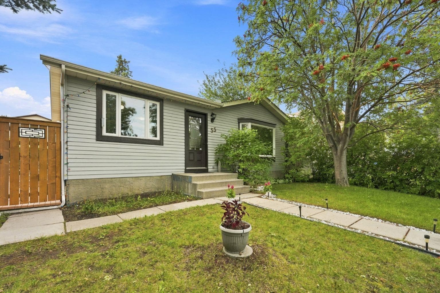 55 Macewan Park Way NW