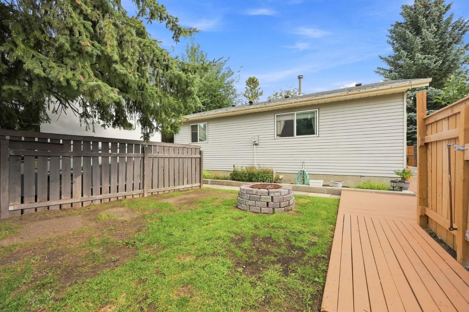 55 Macewan Park Way NW