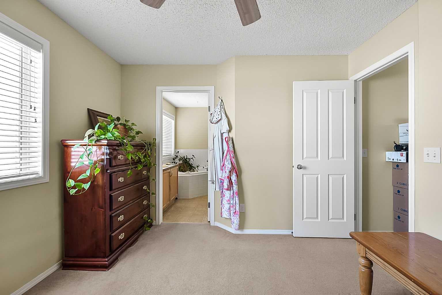 13 Tuscany Ridge Mews NW