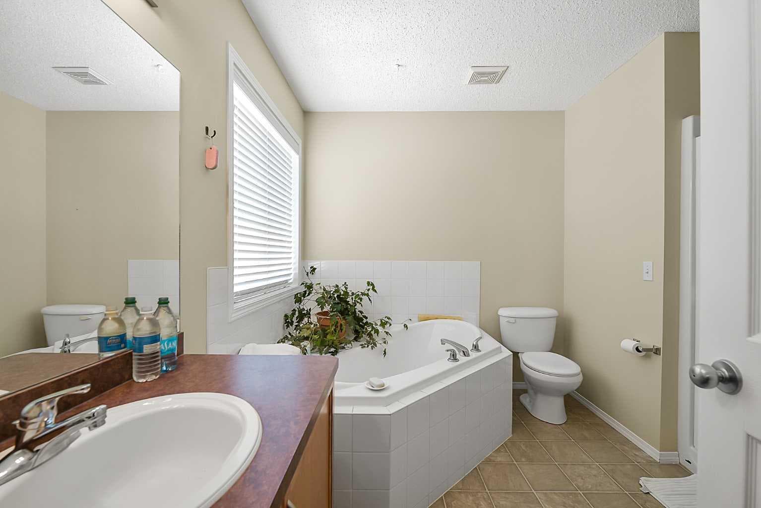 13 Tuscany Ridge Mews NW