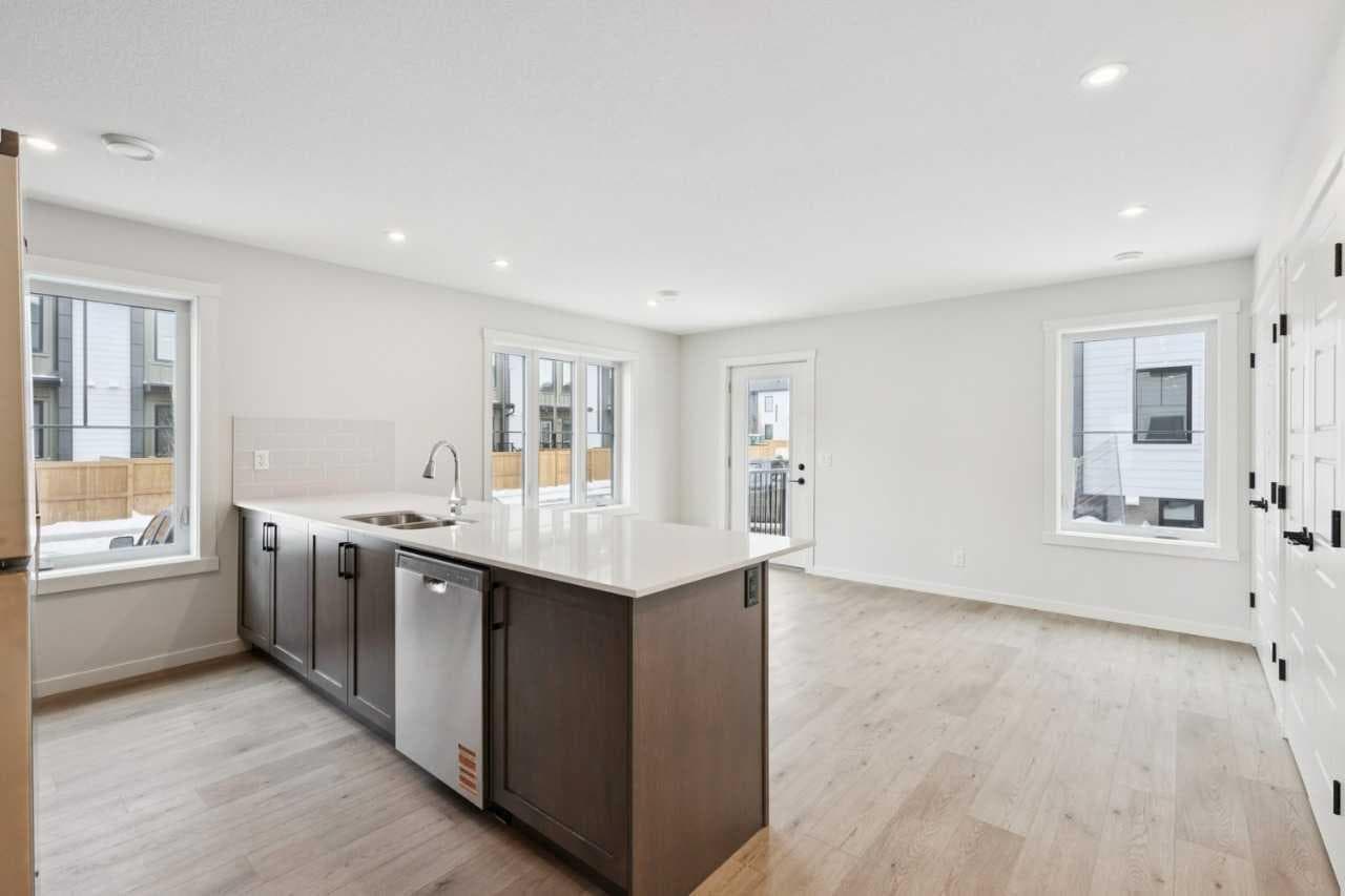 215, 40 Livingston Parade NE