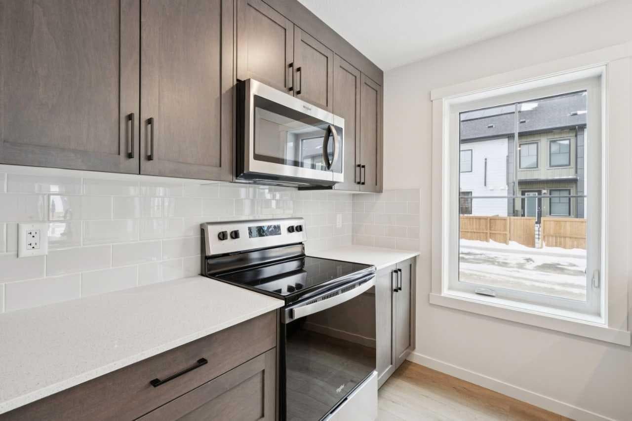 215, 40 Livingston Parade NE