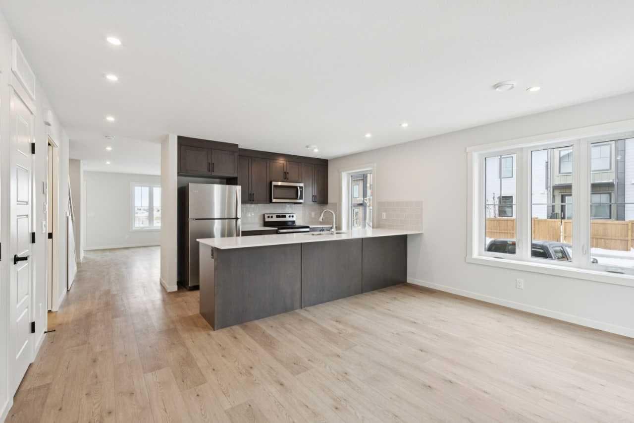 215, 40 Livingston Parade NE