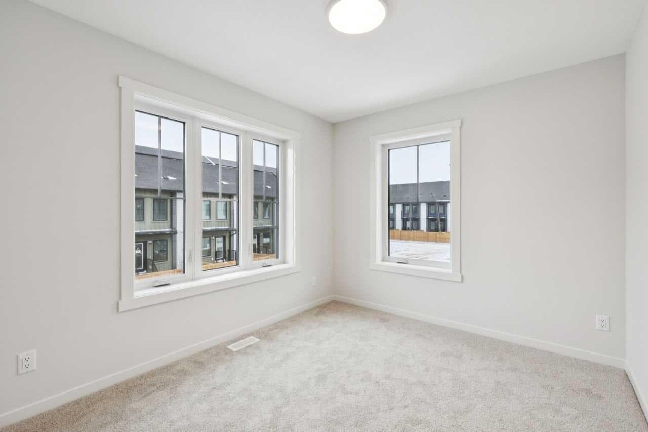215, 40 Livingston Parade NE