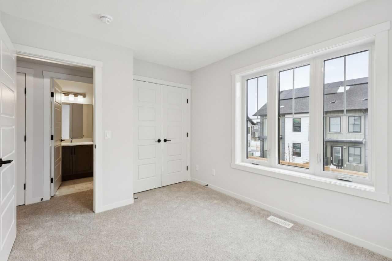 215, 40 Livingston Parade NE