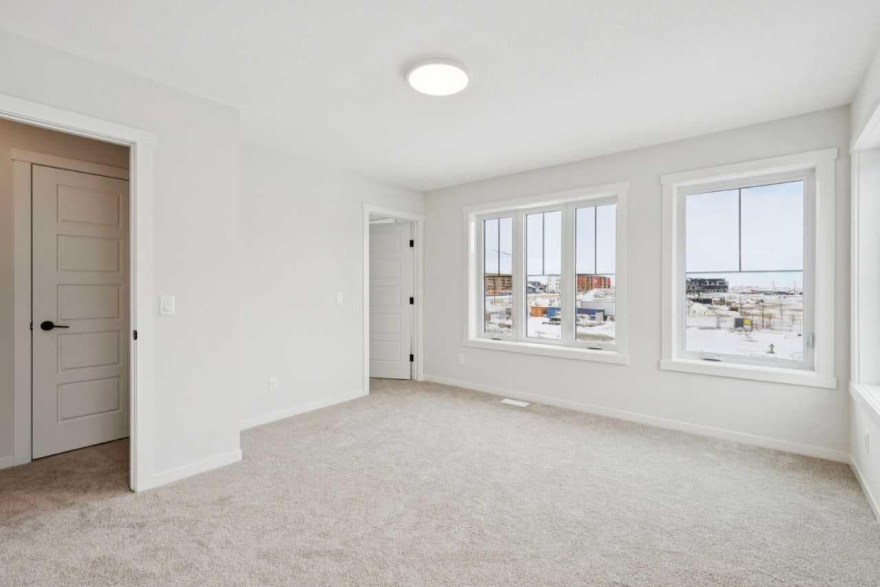 215, 40 Livingston Parade NE