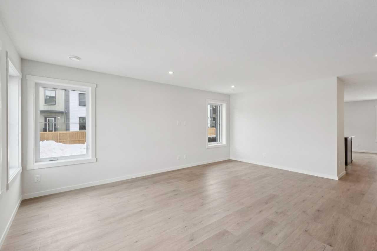 215, 40 Livingston Parade NE