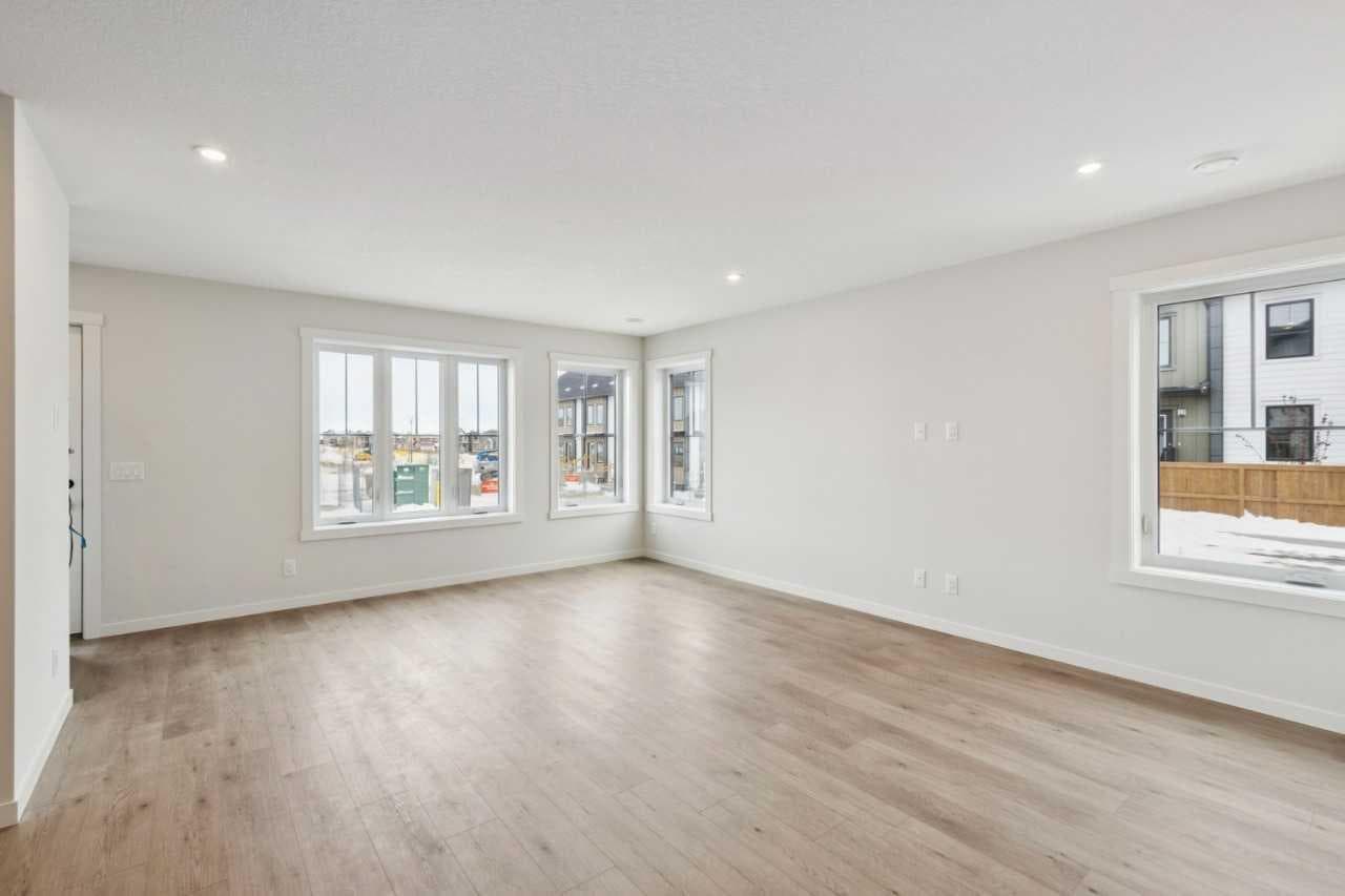 215, 40 Livingston Parade NE