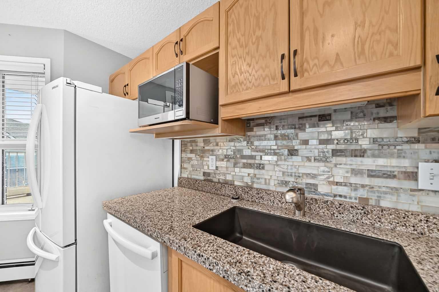1109, 1109 Hawksbrow Point NW
