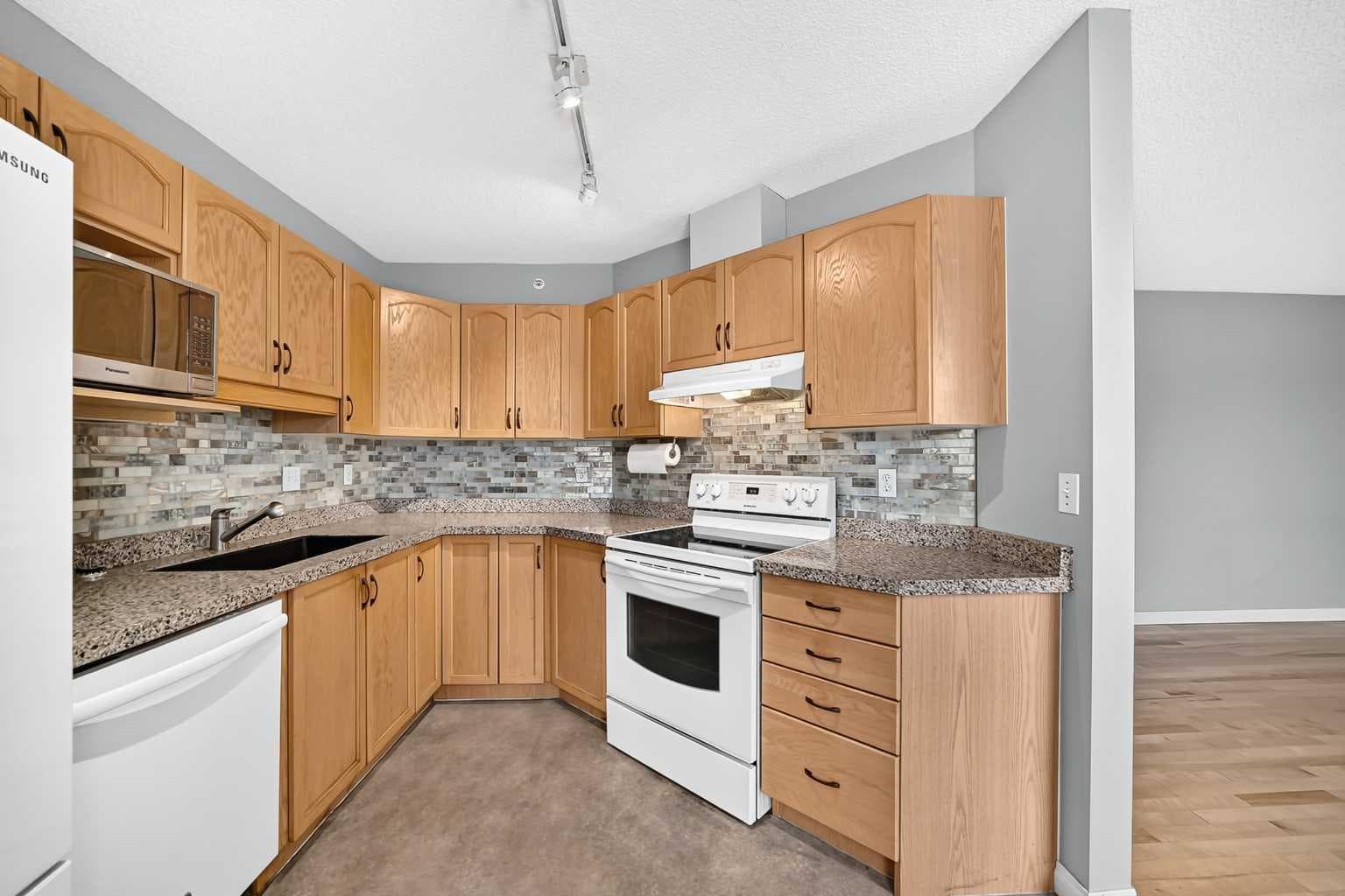 1109, 1109 Hawksbrow Point NW