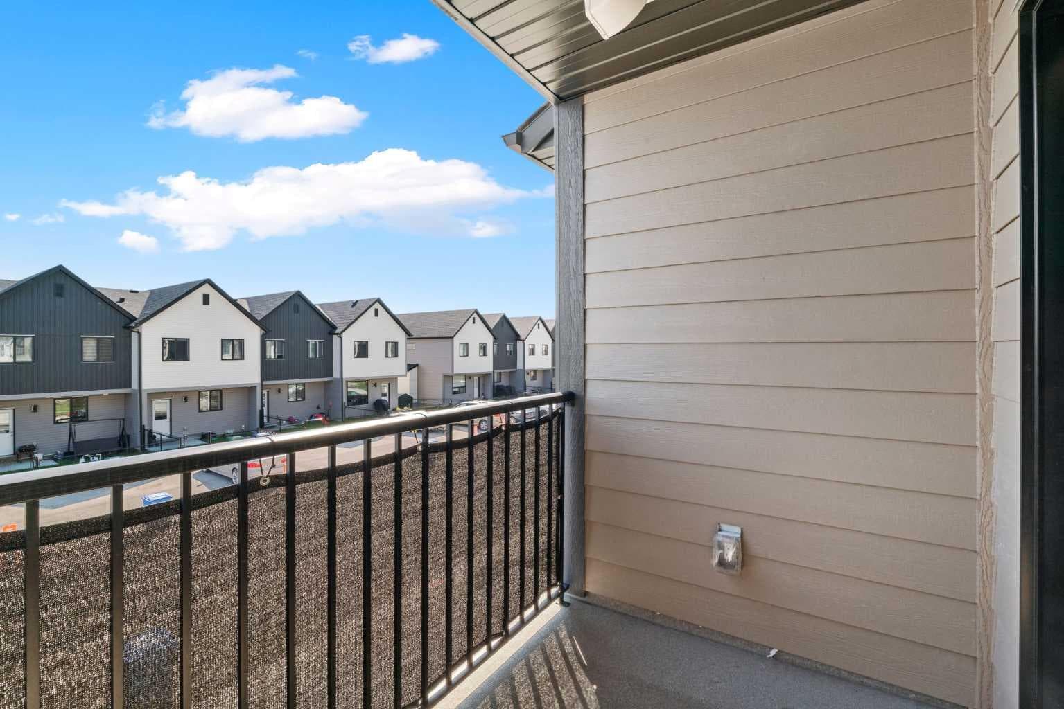 81 South Point Manor SW