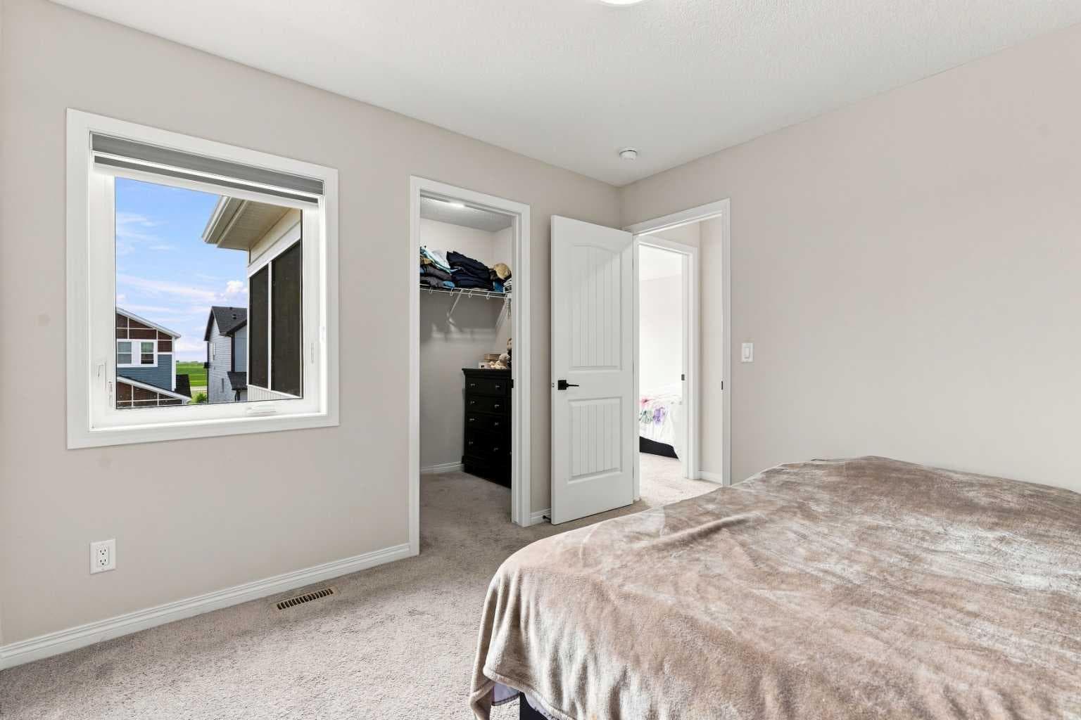108 Homestead Close NE