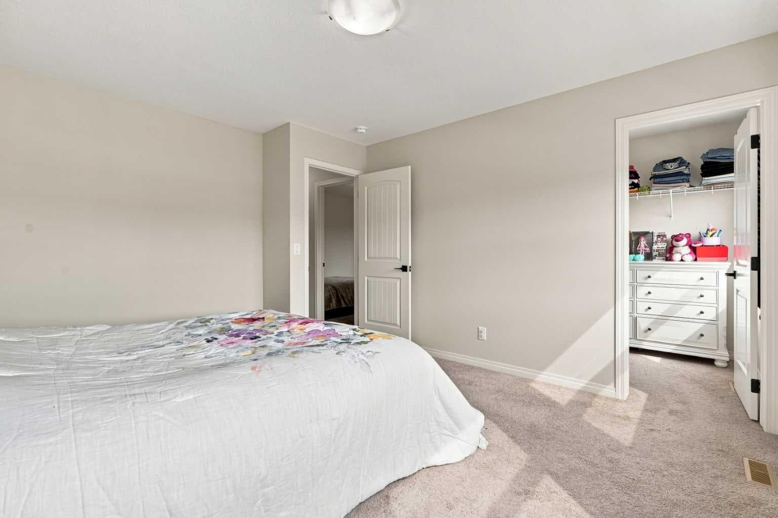 108 Homestead Close NE