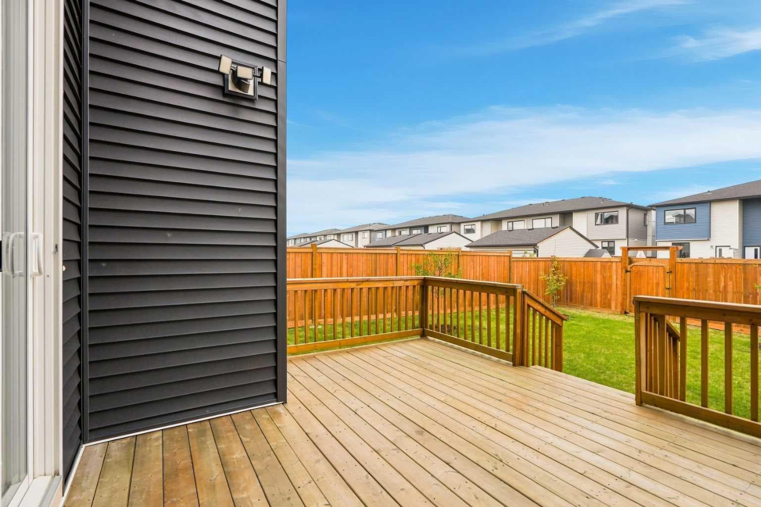 108 Homestead Close NE