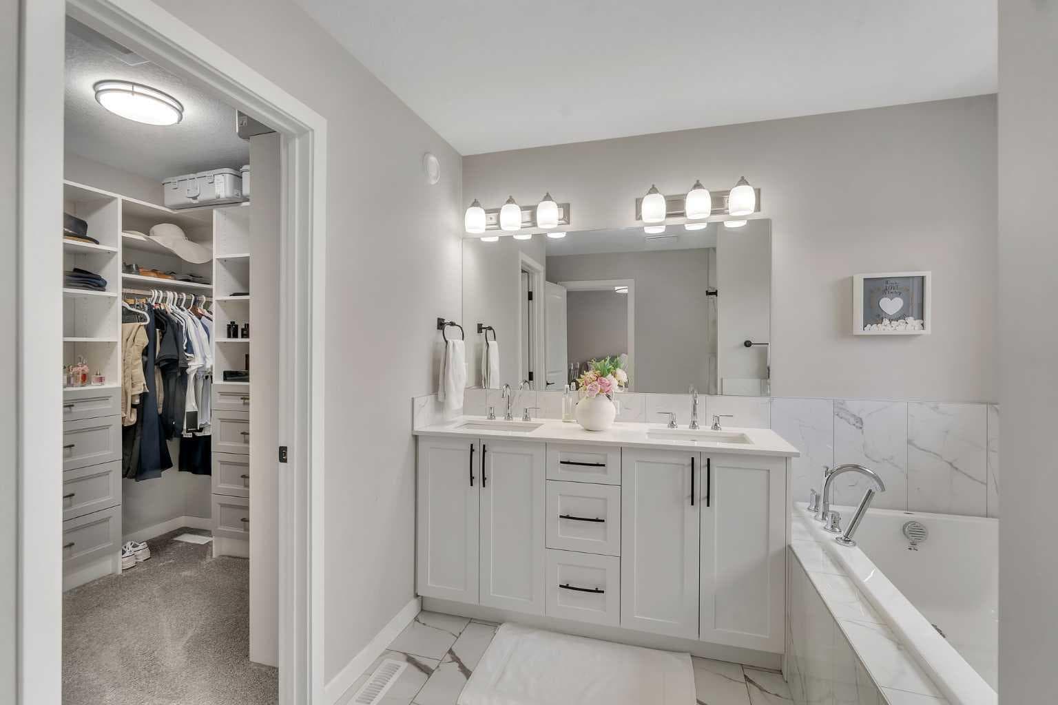 341 Walcrest View SE