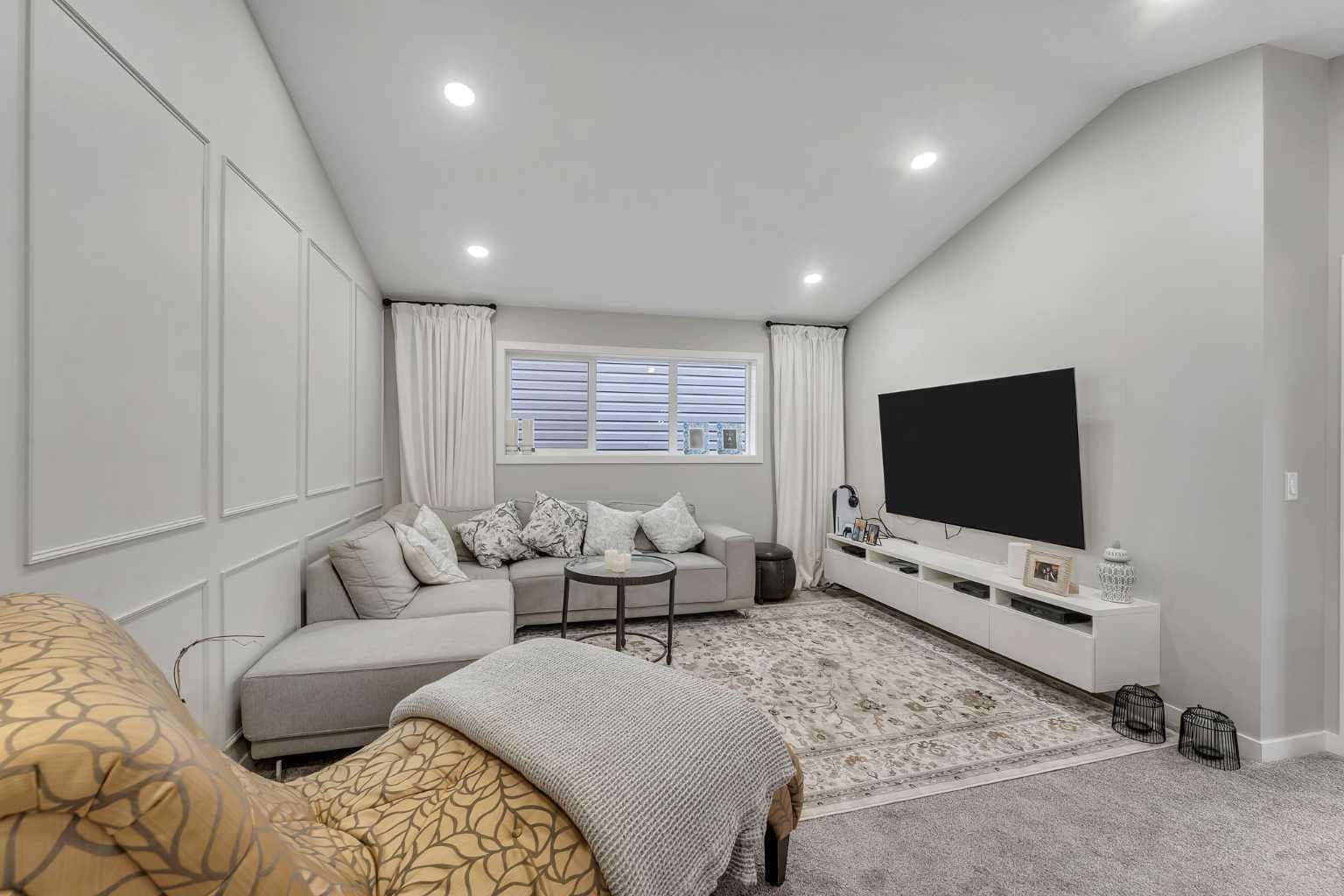 341 Walcrest View SE