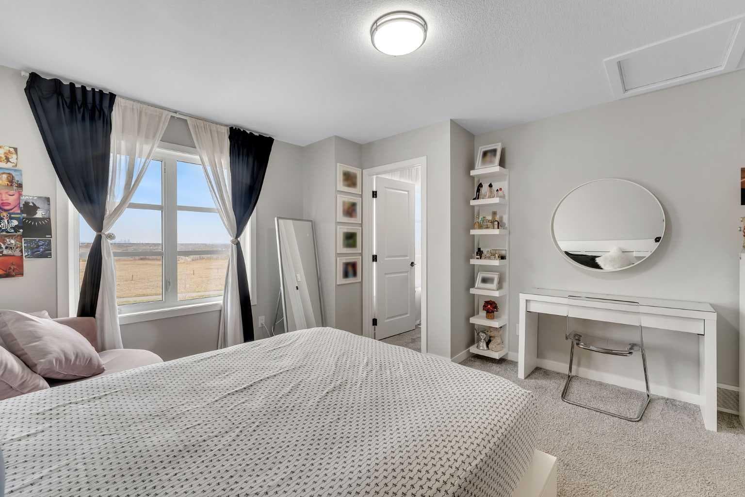 341 Walcrest View SE