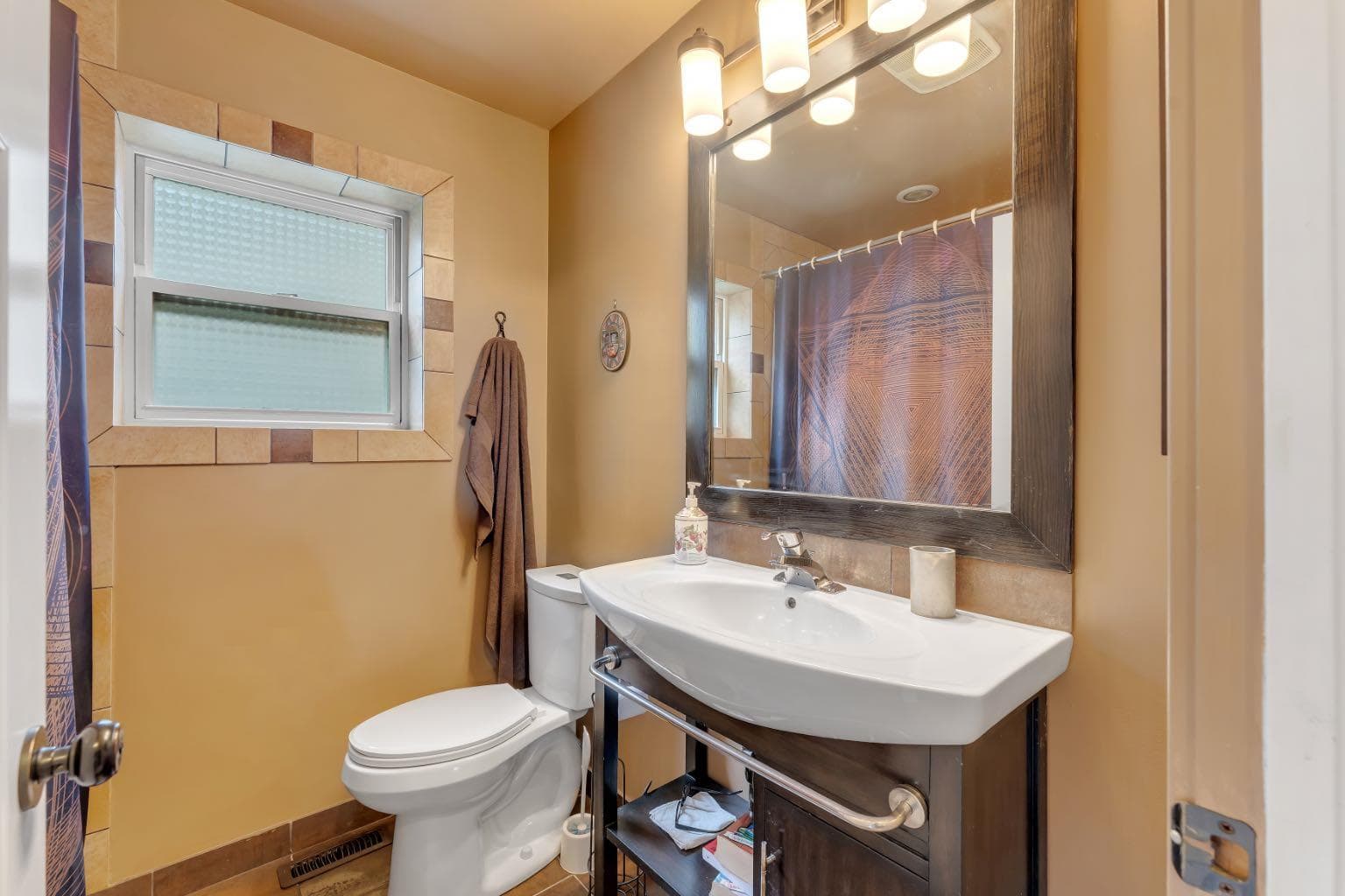 2204 Halifax Crescent NW