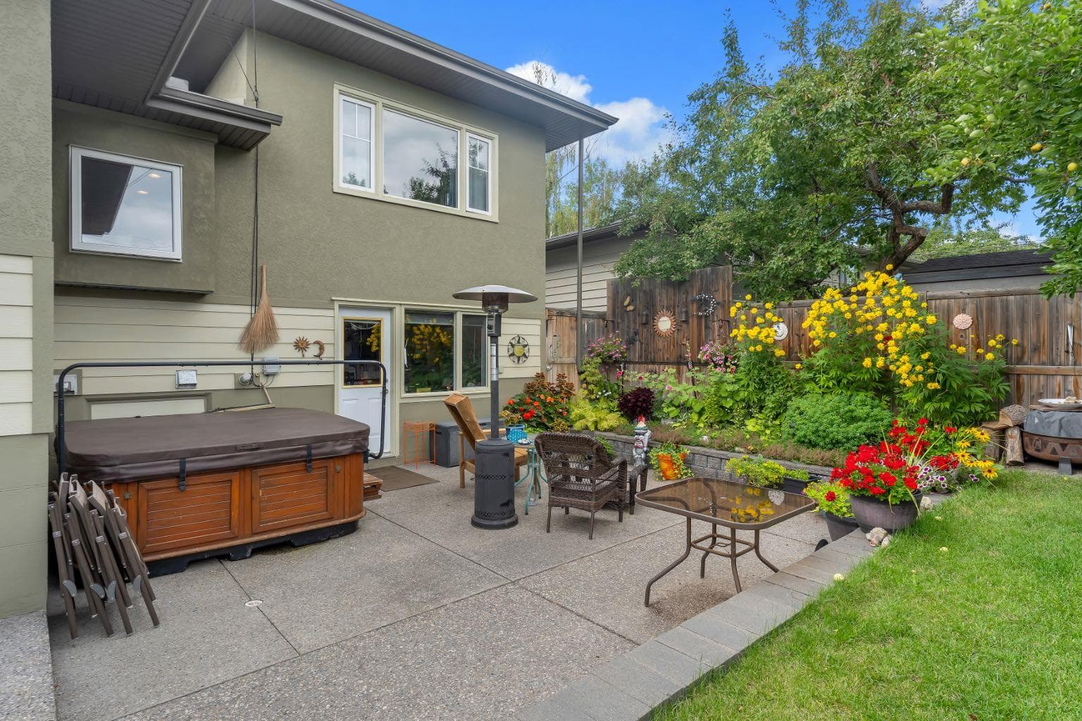 2204 Halifax Crescent NW